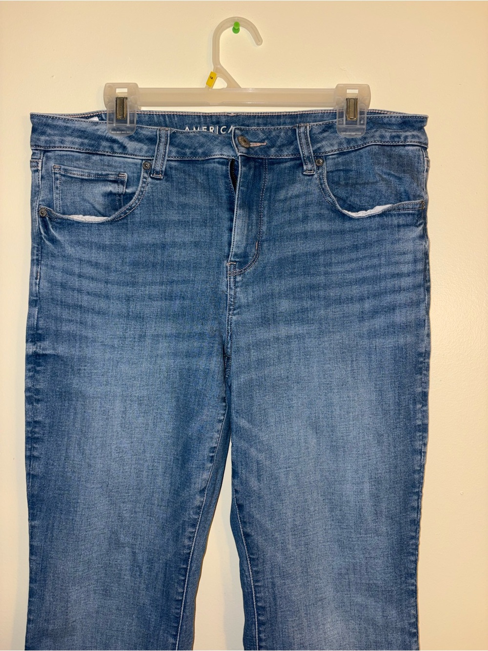 American Eagle Outfitters Straight Leg Jeans in Medium Blue